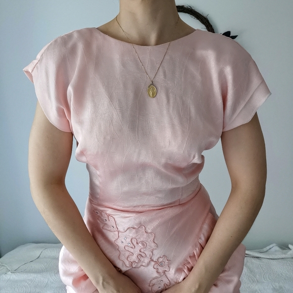 Medium vintage pink satin cocktail dress, women's retro evening wear - Picture 5 of 10
